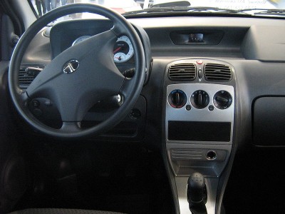 800px-Tata_Indica_Facelift_interior_-_PSM_2009.jpg