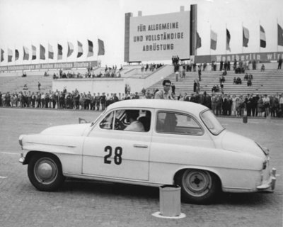 Bundesarchiv_Bild_183-73814-0005,_I._Internationale_Automobil-Rallye_Moskau-Prag.jpg